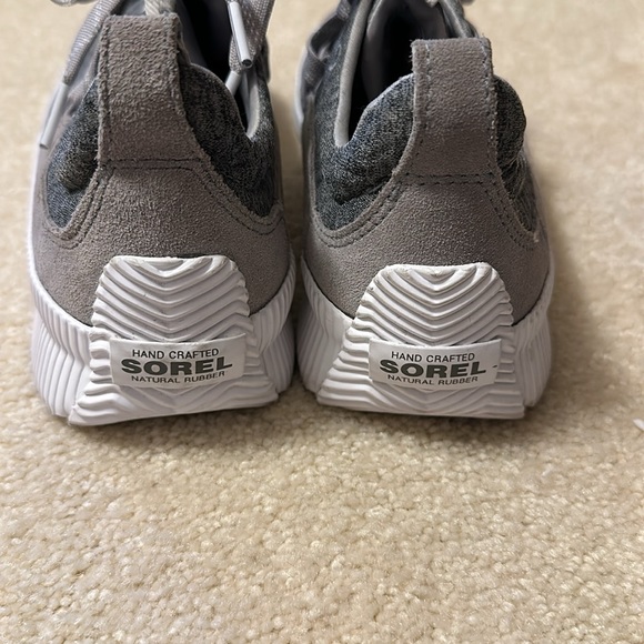 Sorel gray woman’s size 6 tennis’s - Picture 10 of 10
